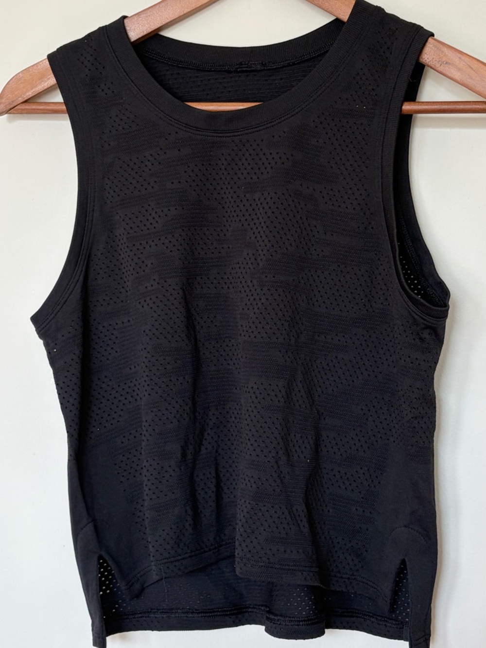 lululemon athletica black train to be dot camo size 6